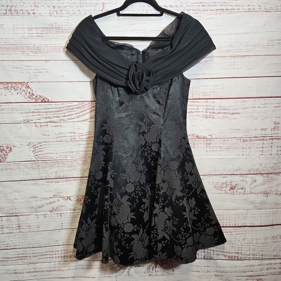 Gunne Sax Dresses & Skirts - Vintage Gunne Sax 80s flare rosette dress